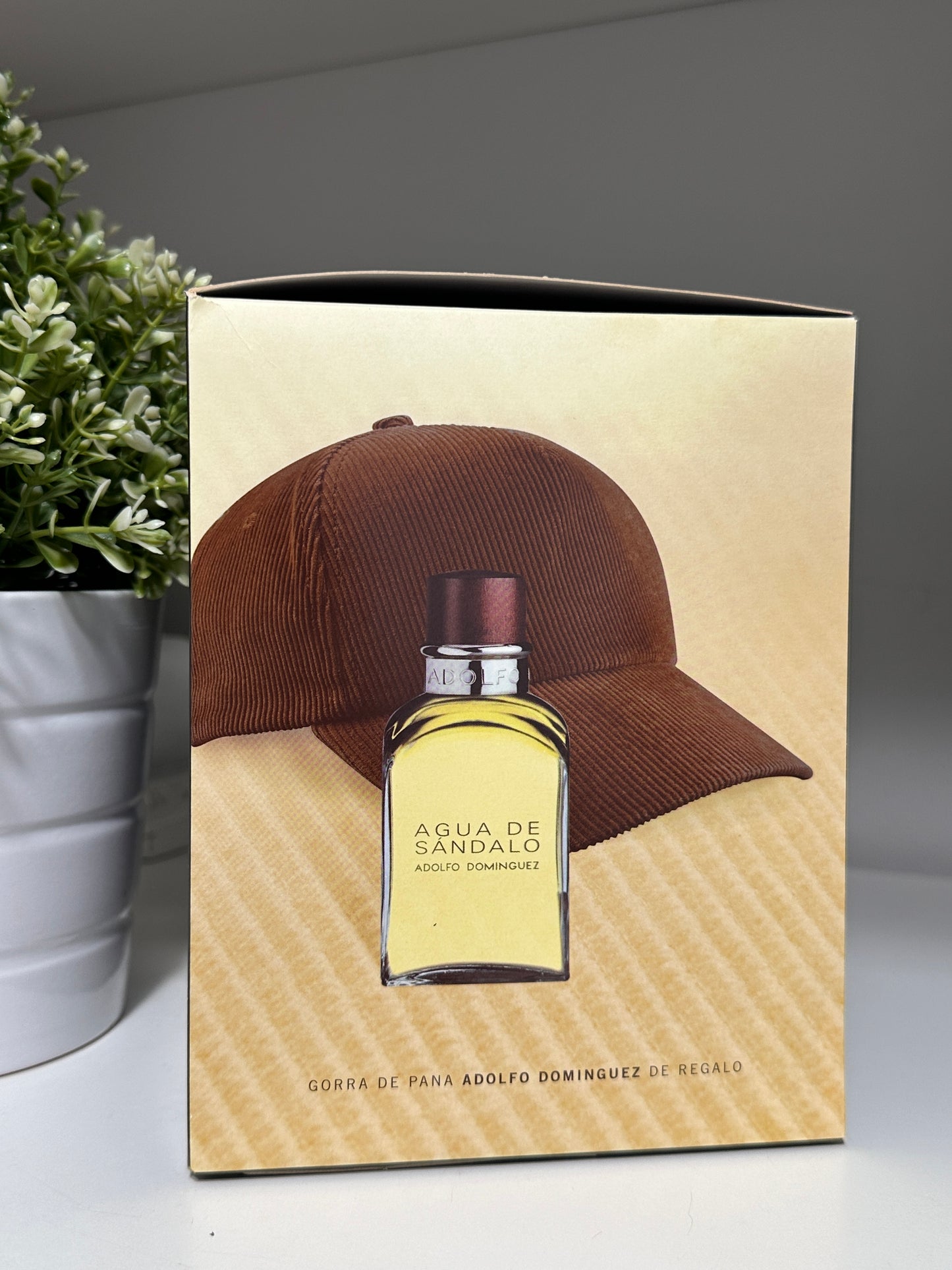 AGUA DE SANDALO ADOLFO DOMINGUEZ + GORRA DE PANA